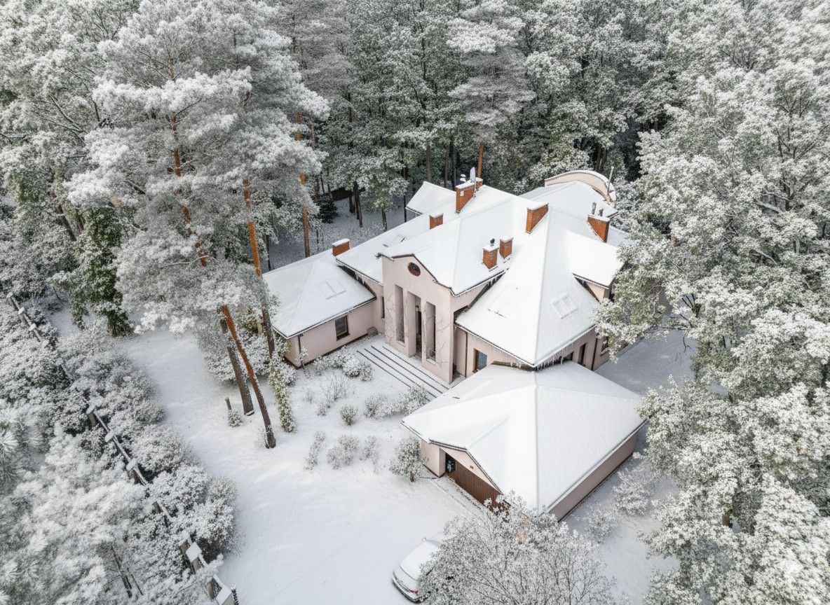 Rezydencja w Zalesiu Górnym w otulinie lasu