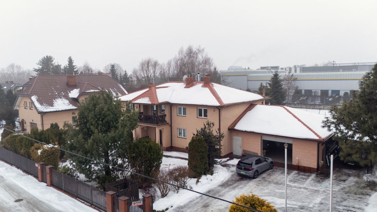 Przestronny dom z niezależną częścią biurową