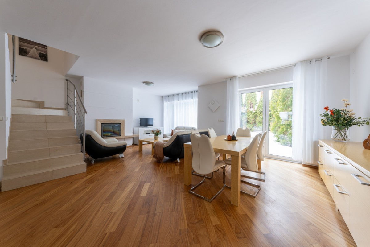 Segment 160 m² z ogrodem w centrum Józefosławia