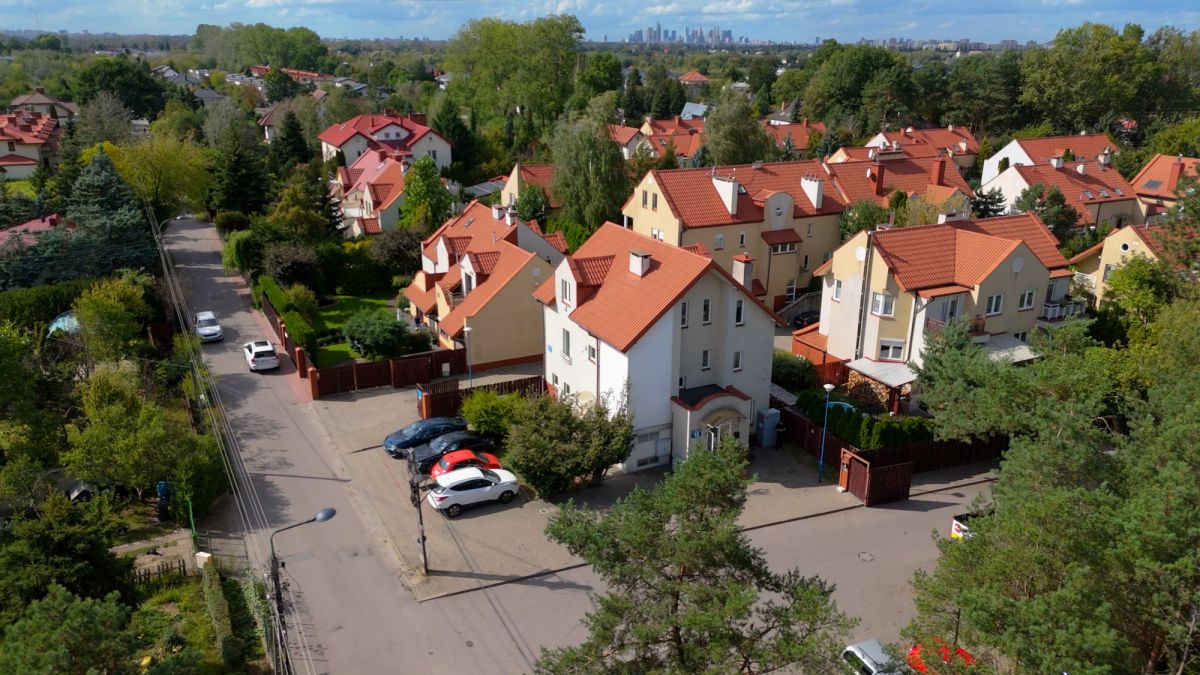 Inwestycja z Potencjałem: Wolnostojący Budynek Biu