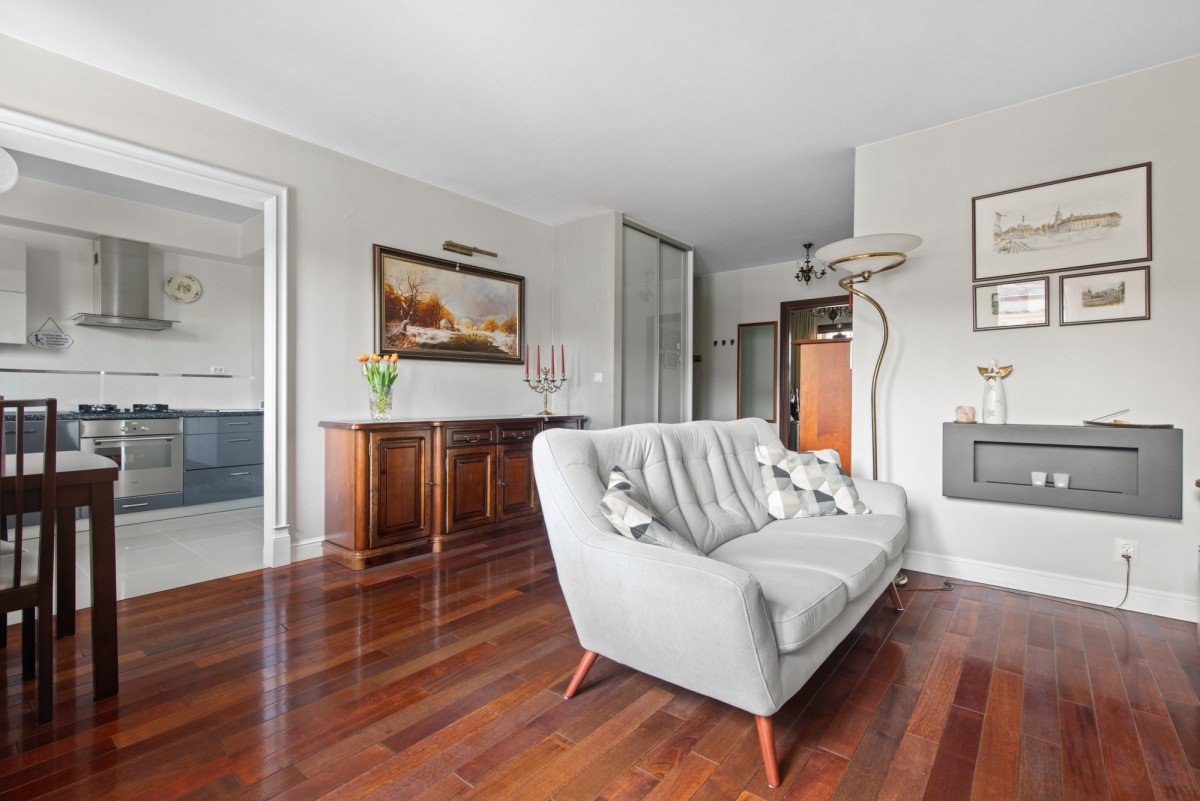 2 pokoje, widna kuchnia, garaż