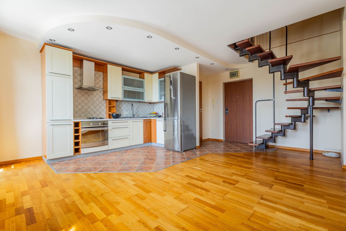 Dwupoziomowe mieszkanie, gotowe do wprowadzenia