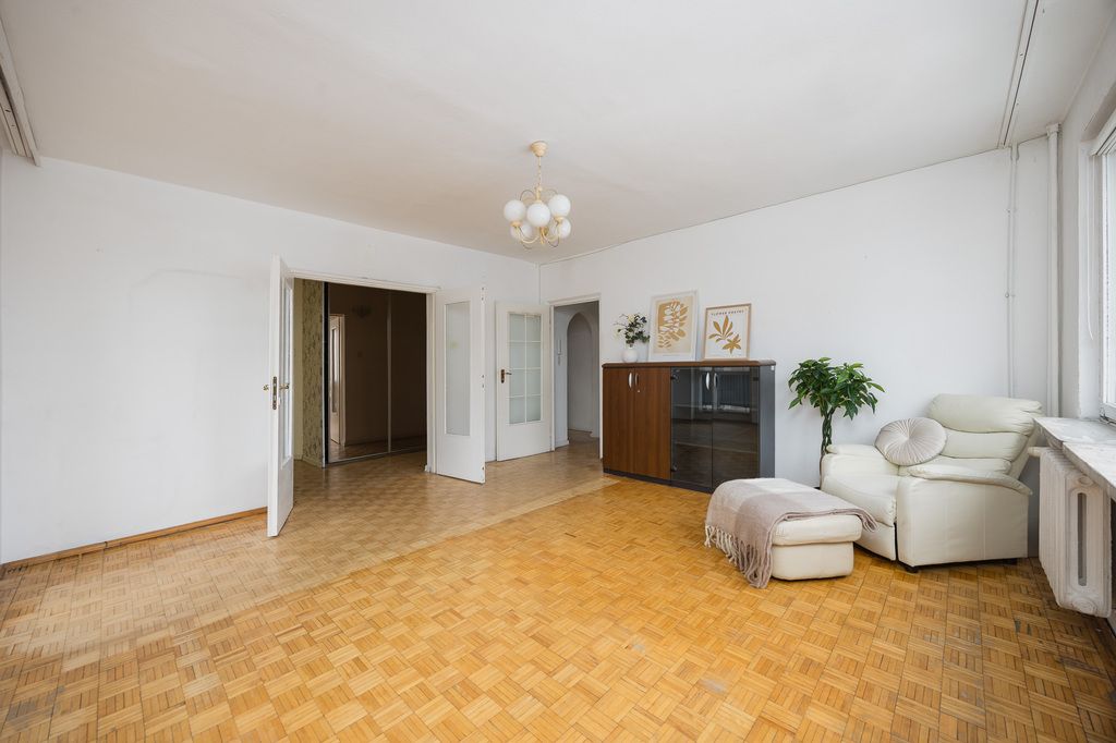 4 pokoje  84,7 m²  Gocław  do remontu