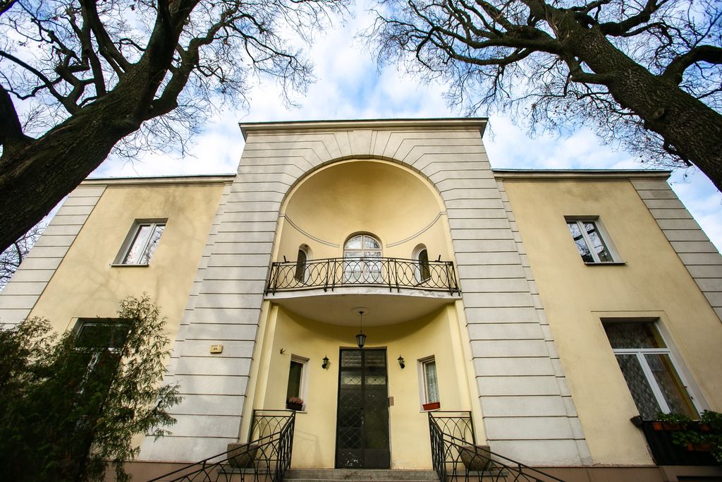 Belwederska – mieszkanie 2-pokojowe w kamienicy