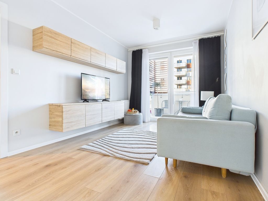 2 pokoje  30 sekund do metra  balkon