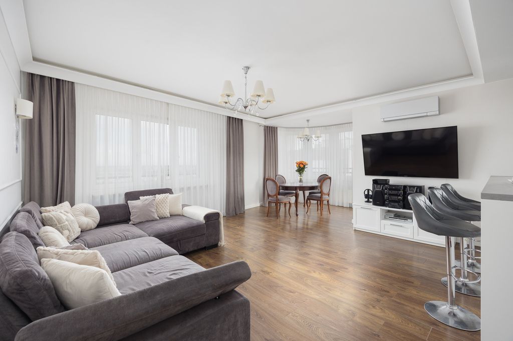 Ostatnie piętro  Metro Wilanowska  Parking