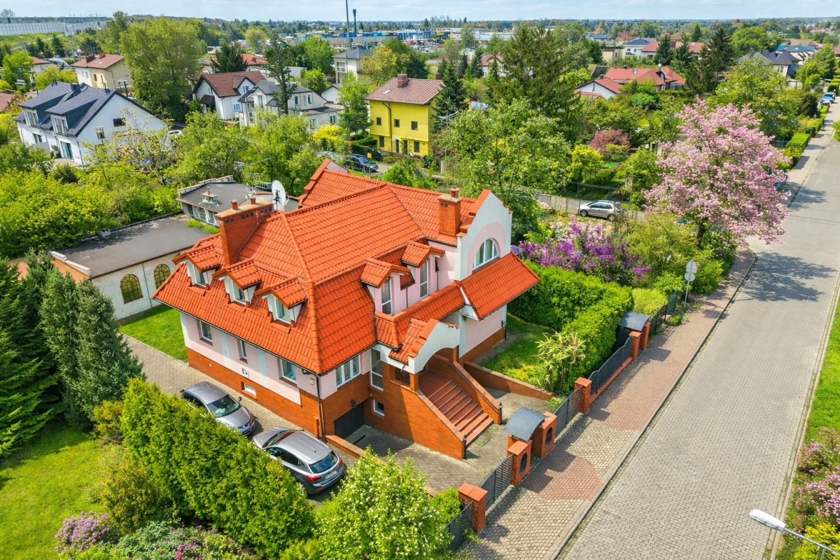 Przestronny i jasny dom tuż przy granicy Warszawy