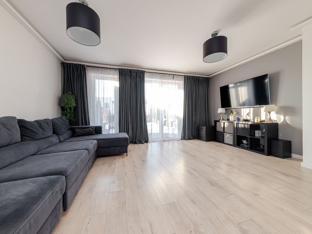 Dom w zabudowie bliźniaczej z ogrodem – Góraszka