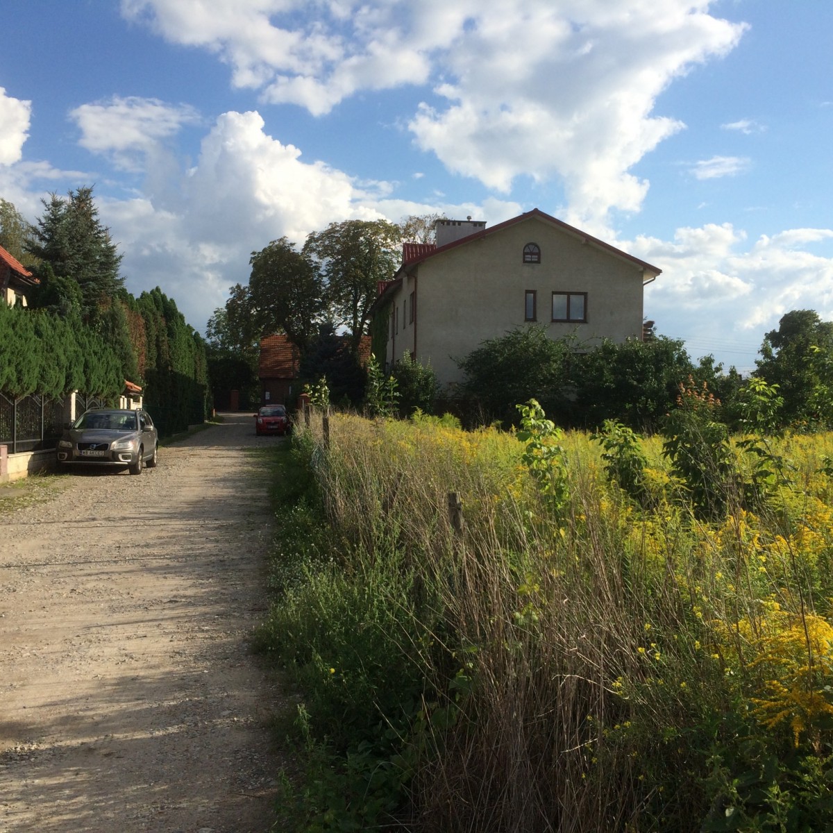 Ustawna działka w Pyrach