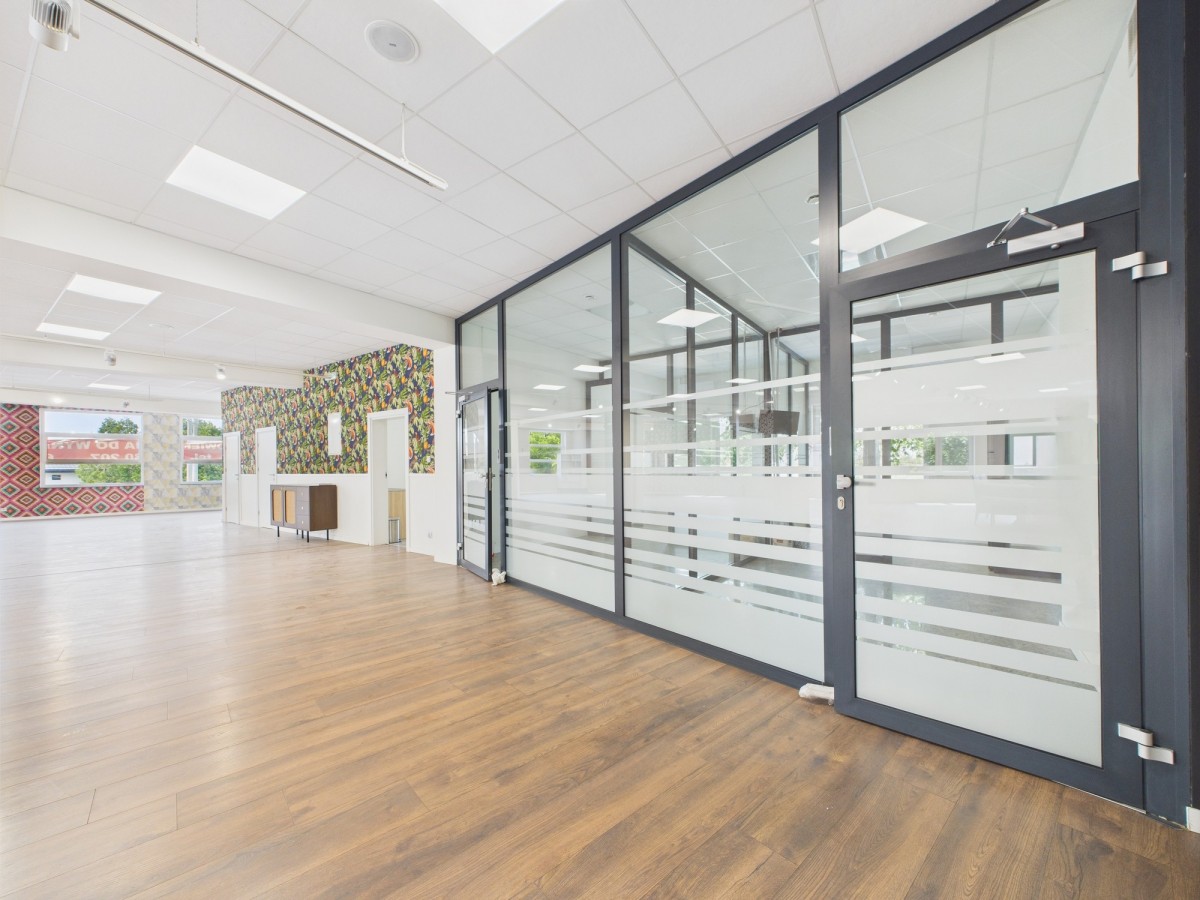 Do wynajęcia lokal usługowy 350 m² – Kobyłka