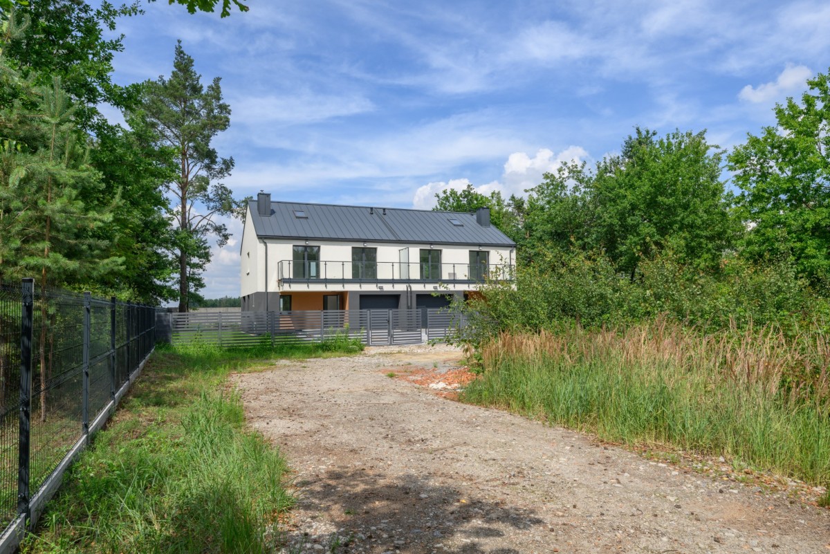 Nowoczesny dom w zabudowie bliźniaczej