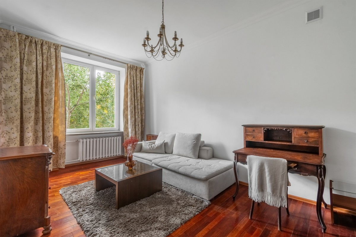 Jasne mieszkanie w kamienicy, centrum