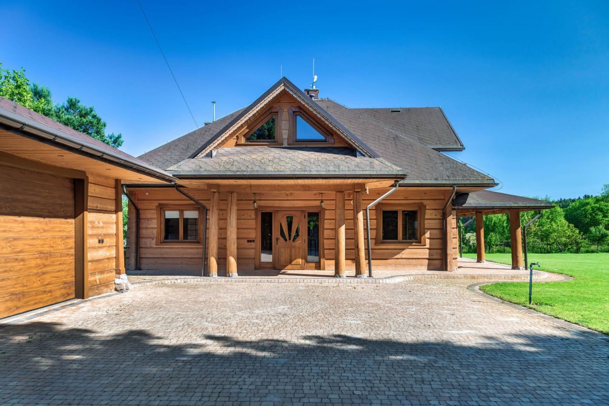 Dom z bala, w zgodzie z naturą