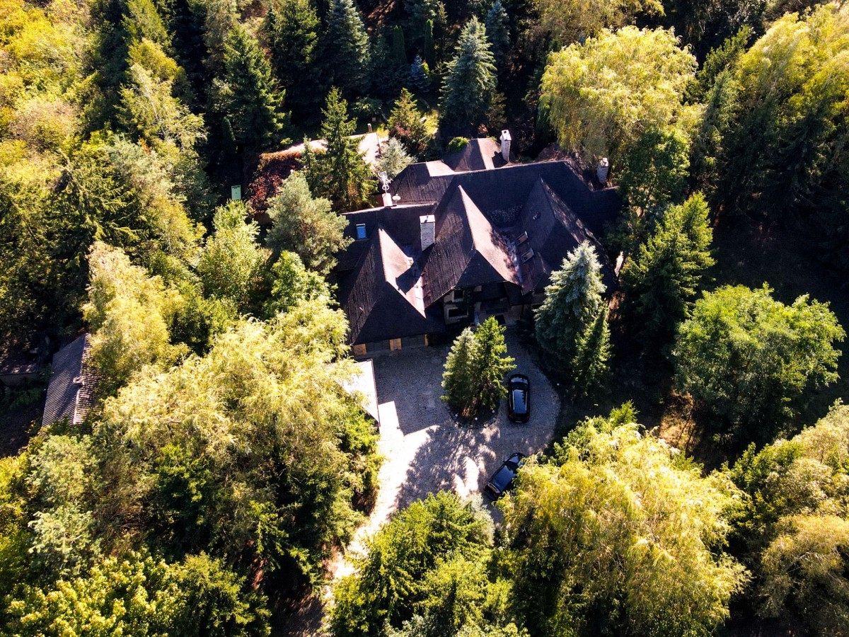 Wyjątkowa rezydencja w otoczeniu lasów Chojnowkich