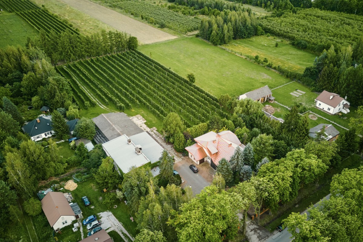 Działka z możliwościami produkcji, magazyn i domu