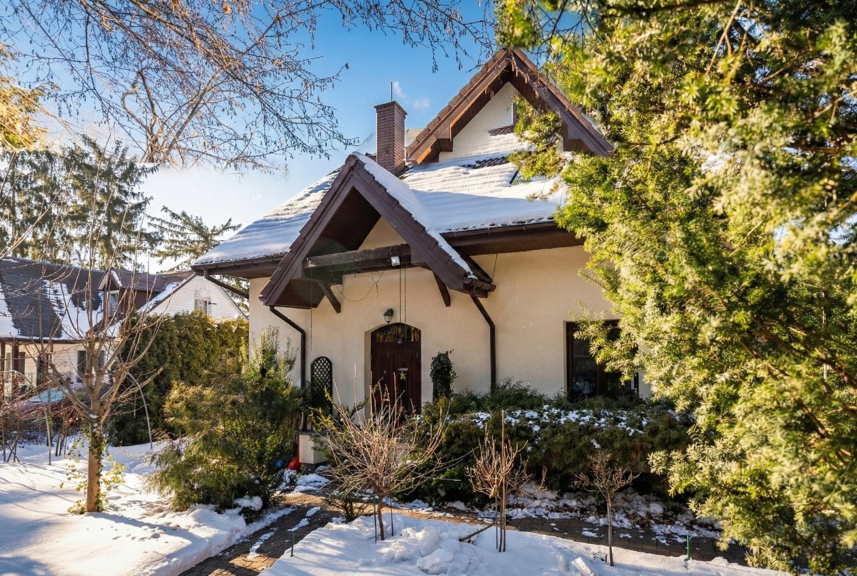 Rodzinny dom z ogrodem 910 m² | Wawer | kominek |