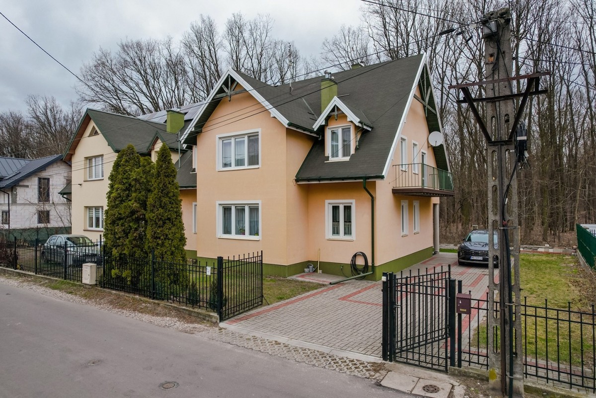 Dom w zabudowie bliźniaczej, Marki ul Cicha,