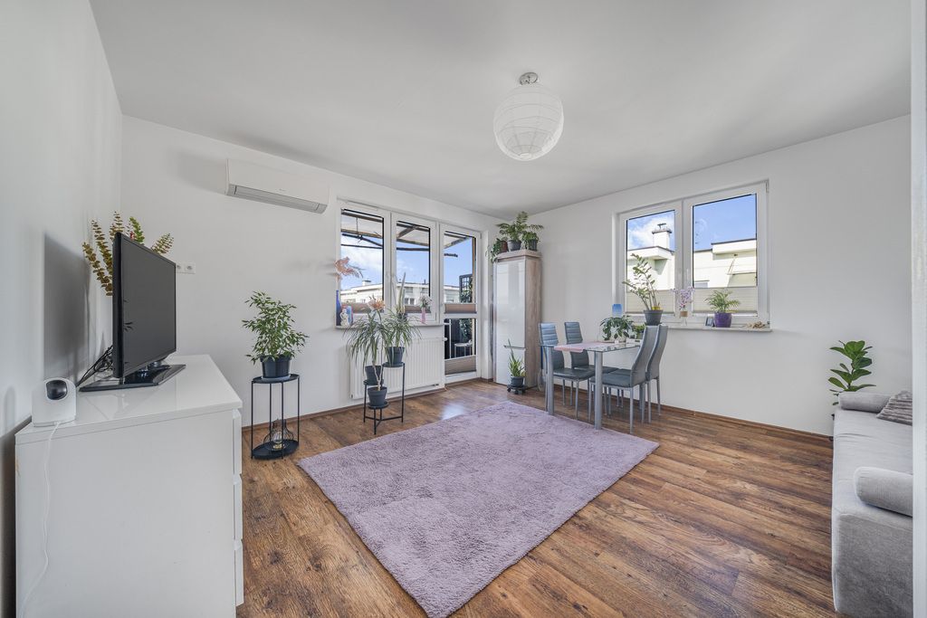 Zobacz>>> dwa oddzielne pokoje/ m.postojowe