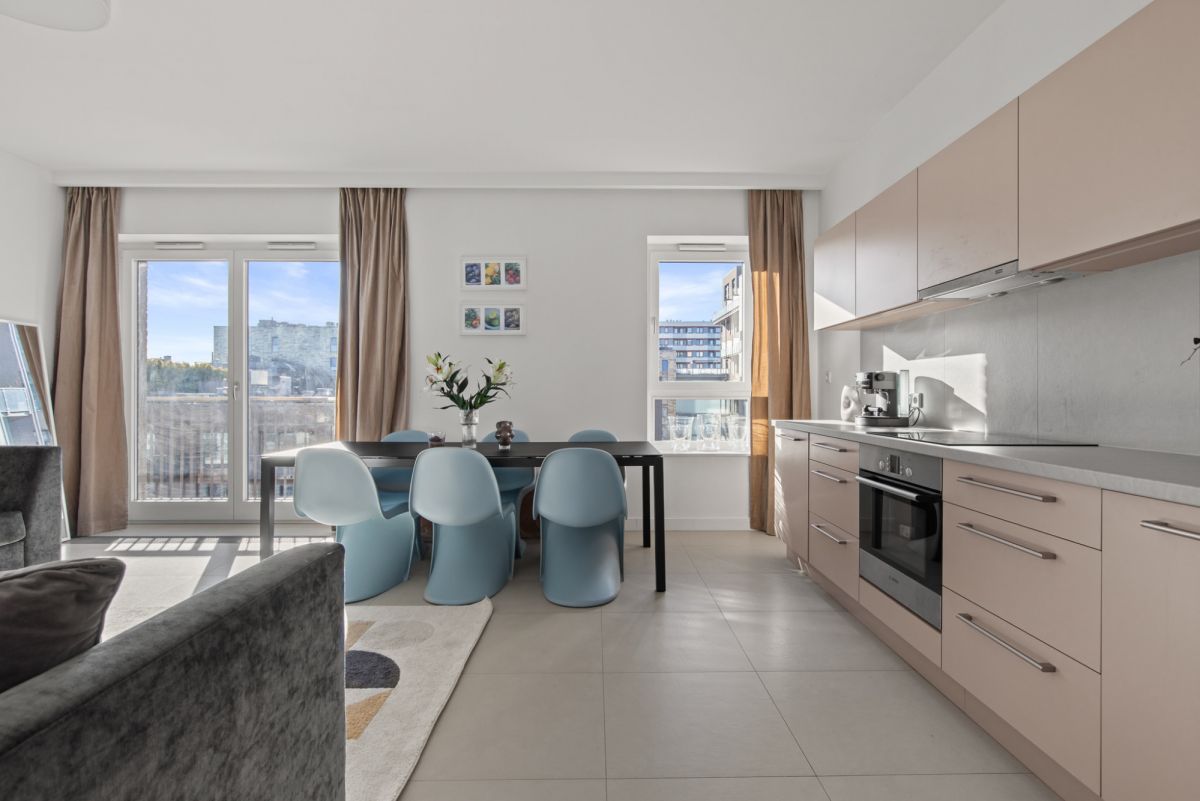 Jasne mieszkanie w Qbiku z widokiem na patio