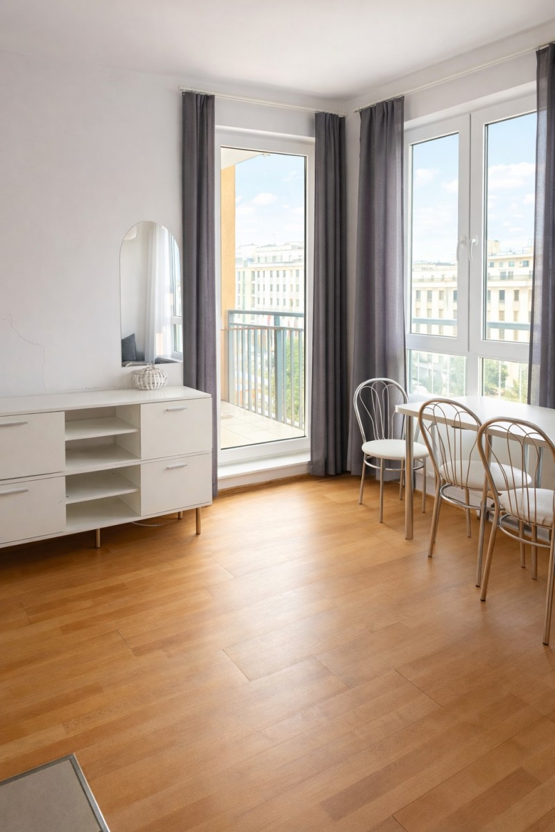 Jasne mieszkanie z dużym balkonem blisko METRA