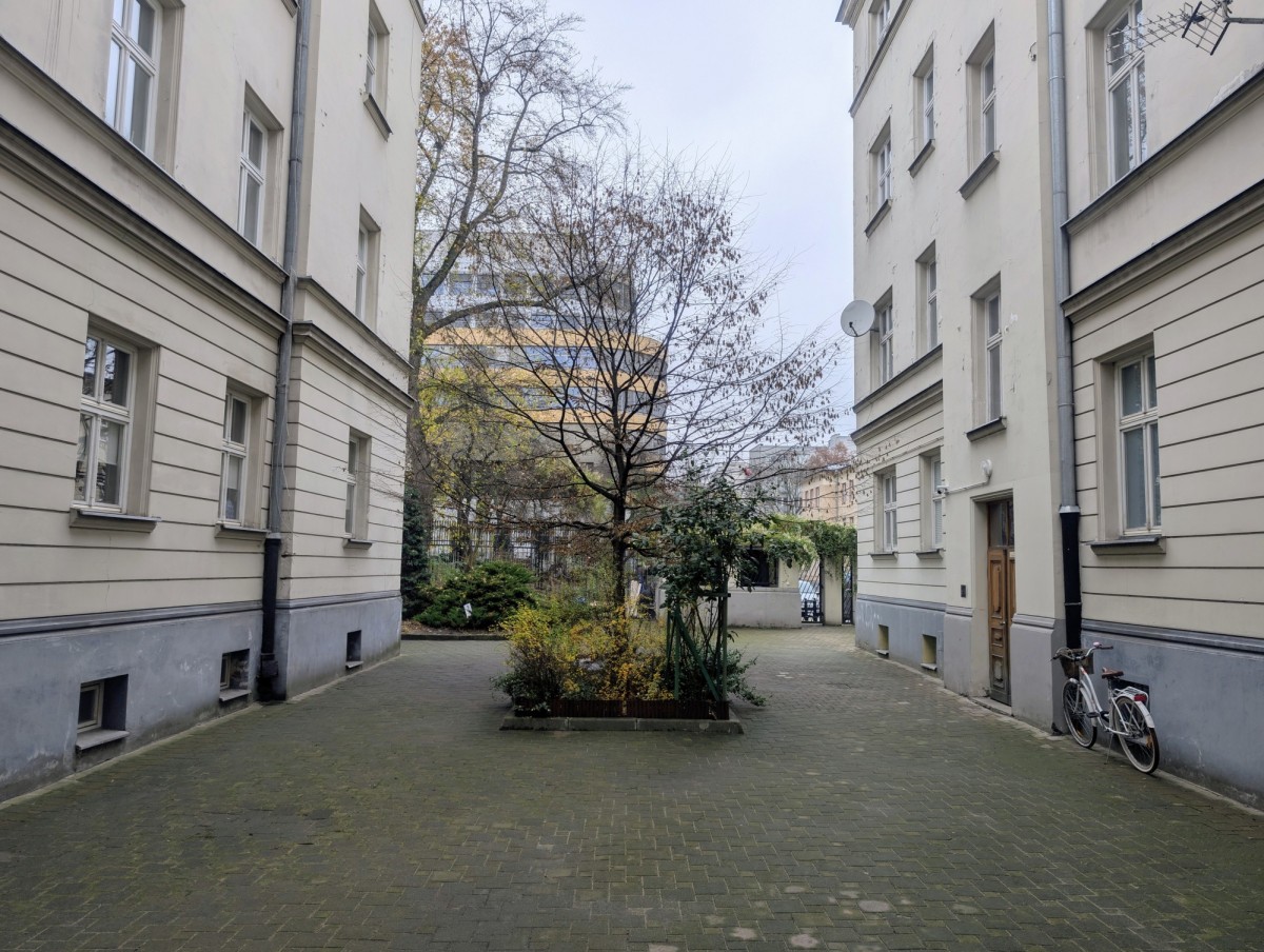 Kawalerka 29m do remontu w przedwojennej kamienicy