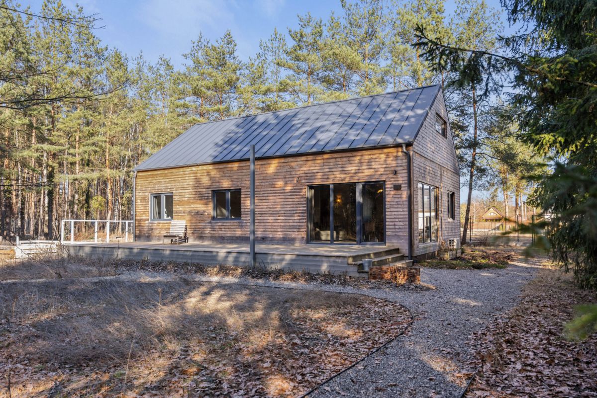 Ładny dom w stylu skandynawskim