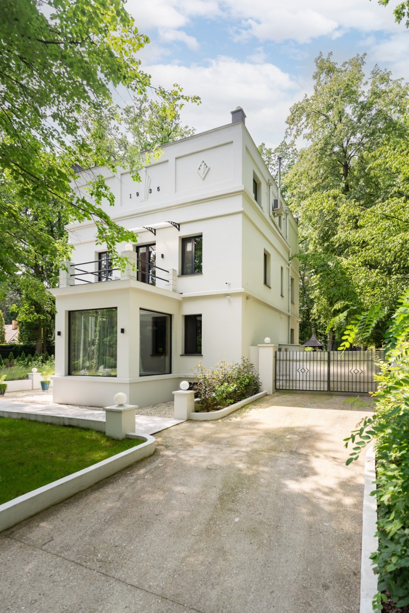 Unikalna willa w sercu Zalesia Dolnego – Piaseczno