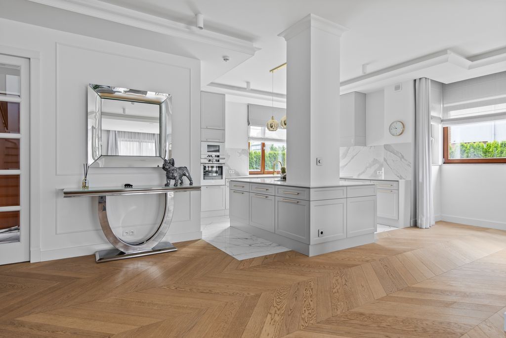 Dom z basenem 290 m2 Wilanow 6 pokoi ogród garaż