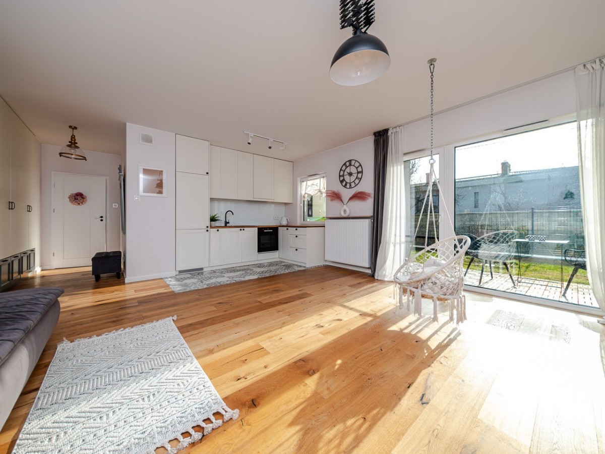 2 pokoje, prywatny ogródek, taras- Henryków