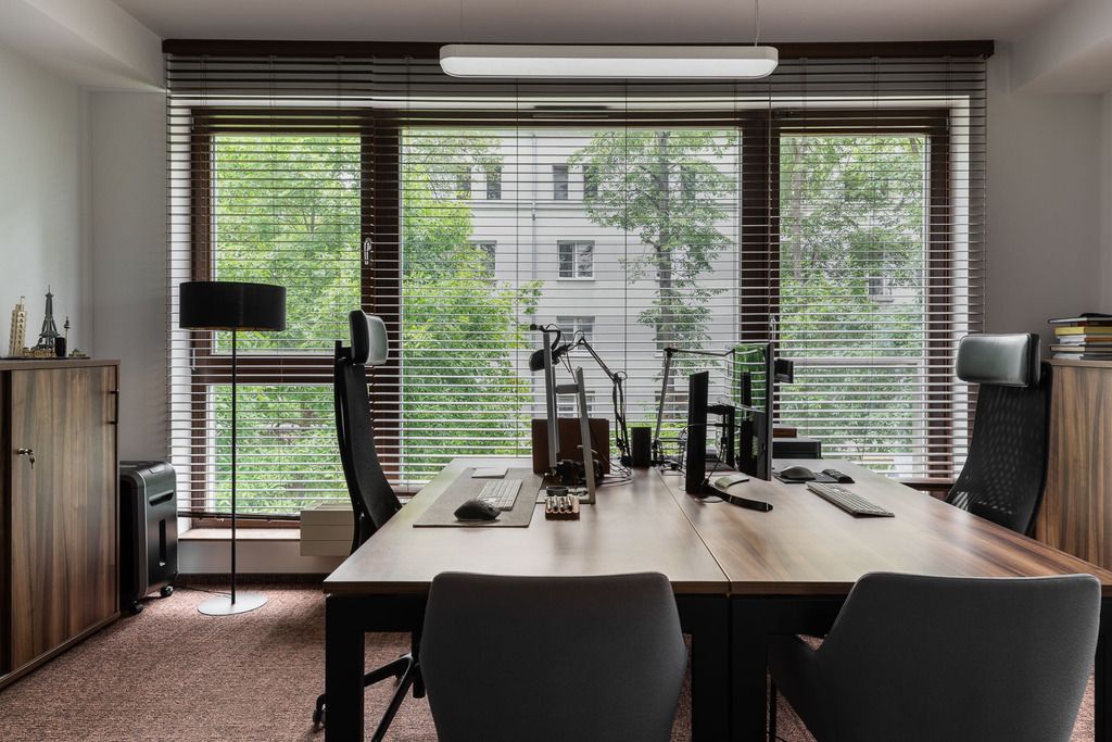 Mokotów  Metro  901 m2  11 mejsc parkingowych