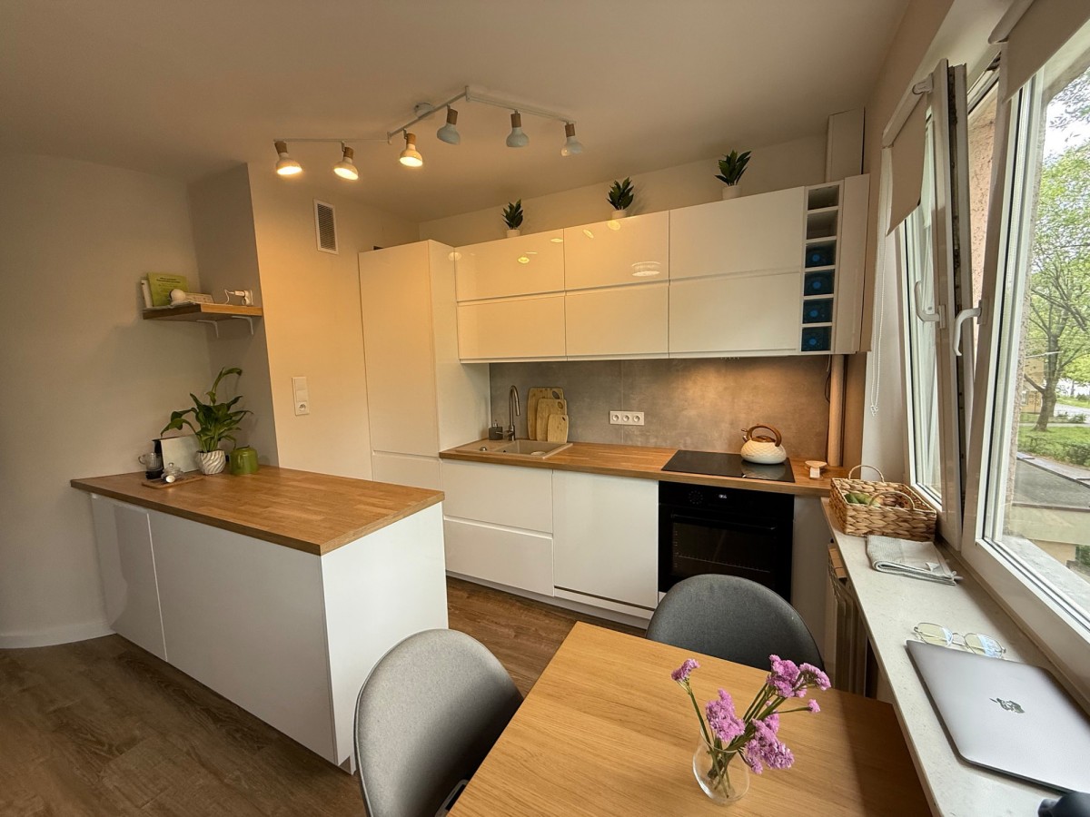 po remoncie | 2 pokoje | dwustronne | metro |