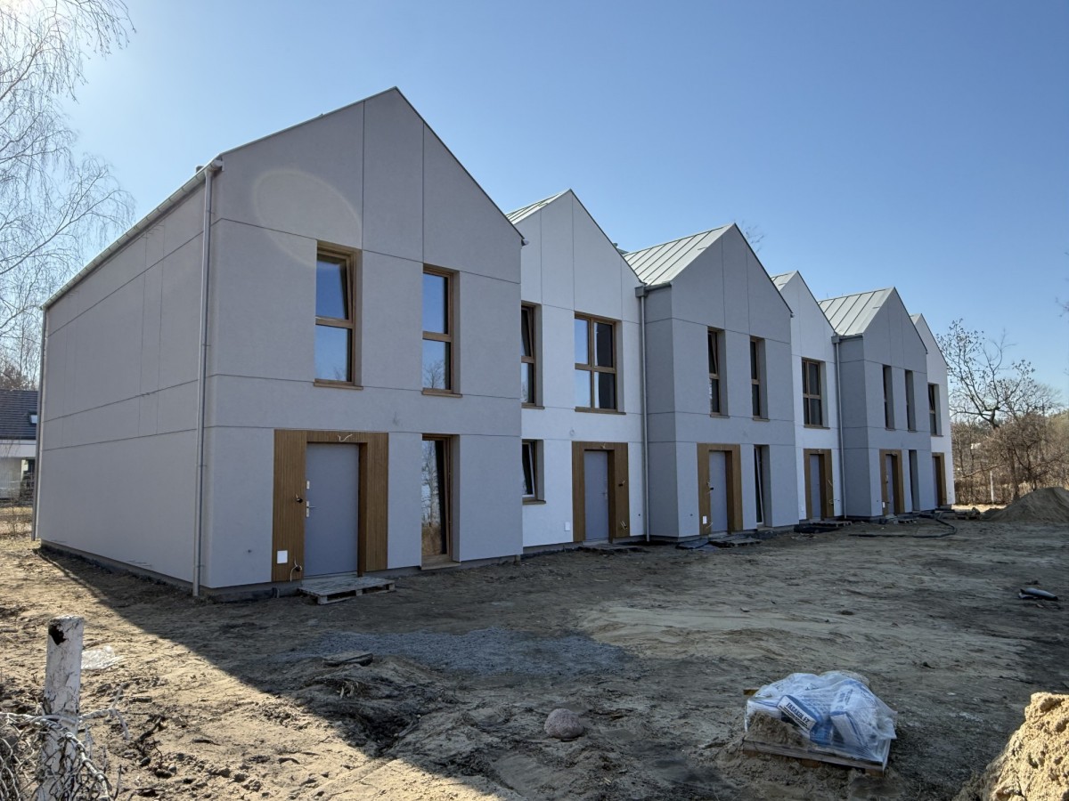 Nowoczesny segment skrajny z ogródkiem – inwestycj