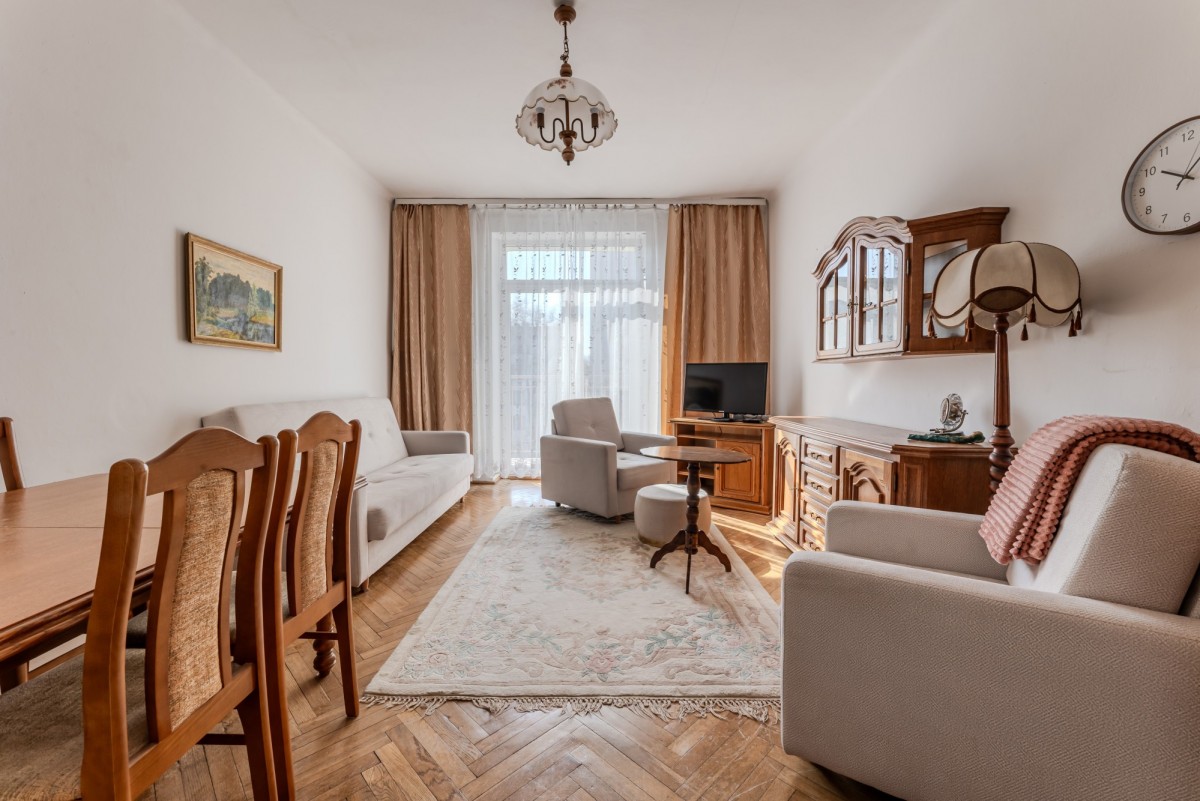 Mokotów, kawalerka, cisza, kamienica, balkon,