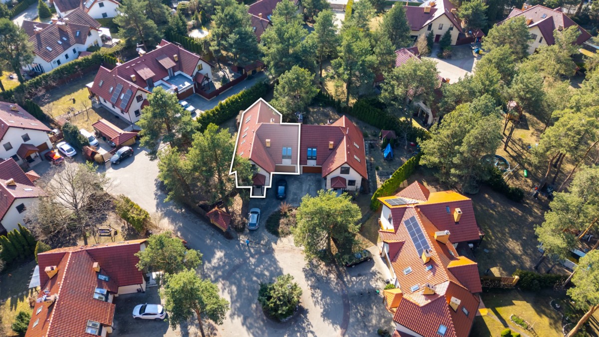 PÓŁ BLIŹNIAKA NA ZAMKNIĘTYM MINIOSIEDLU BOBROWIEC