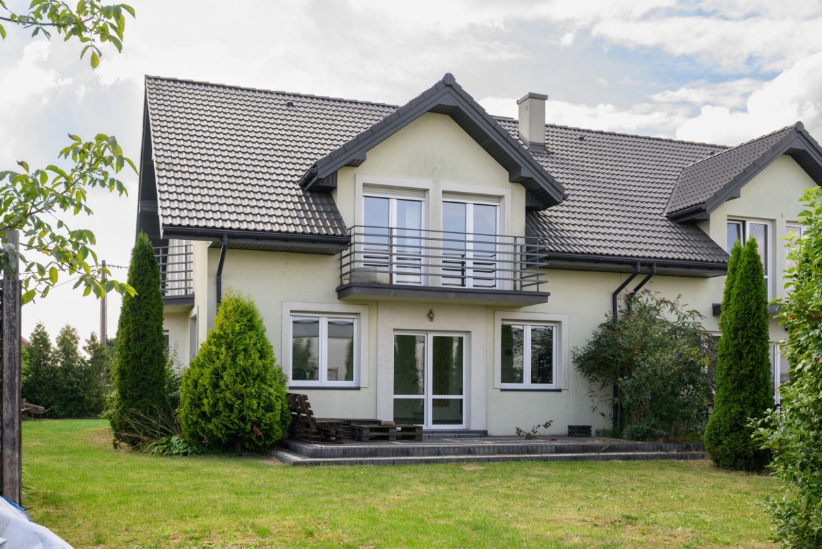 Atrakcyjny dom w zabudowie bliźniaczej – Radzymin