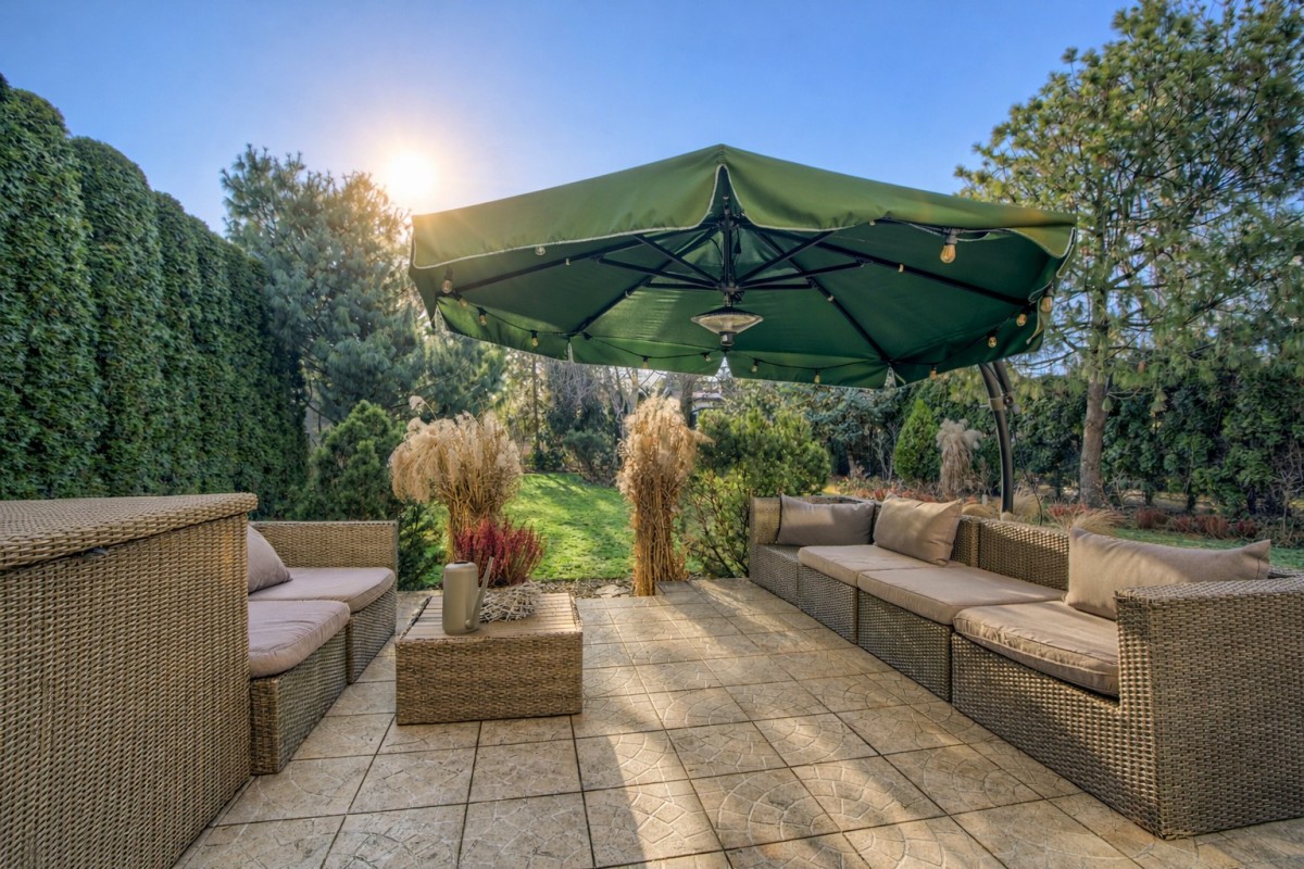 Dom z dużą działką w centrum Brwinowa