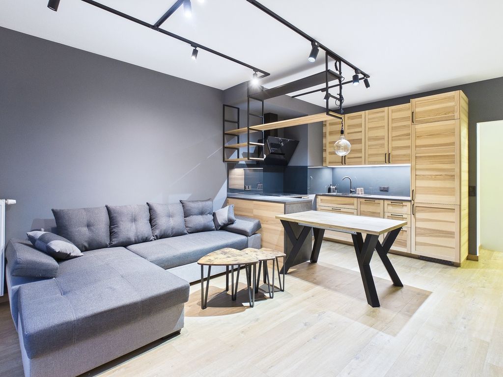 2 pokoje  Ogródek 30 m²  Metro 4 min  Garaż