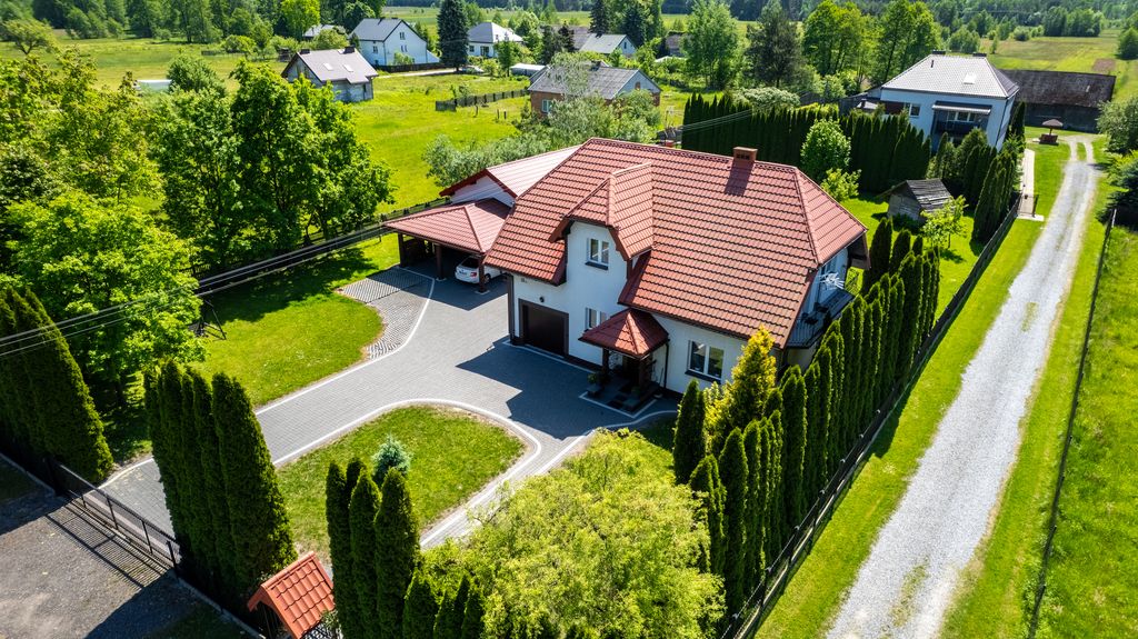 Dom z osobnym garażem na 2 auta na pięknej działce