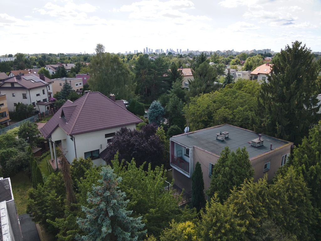 Zacisze – dom z dużym potencjałem, garaż na 3 auta