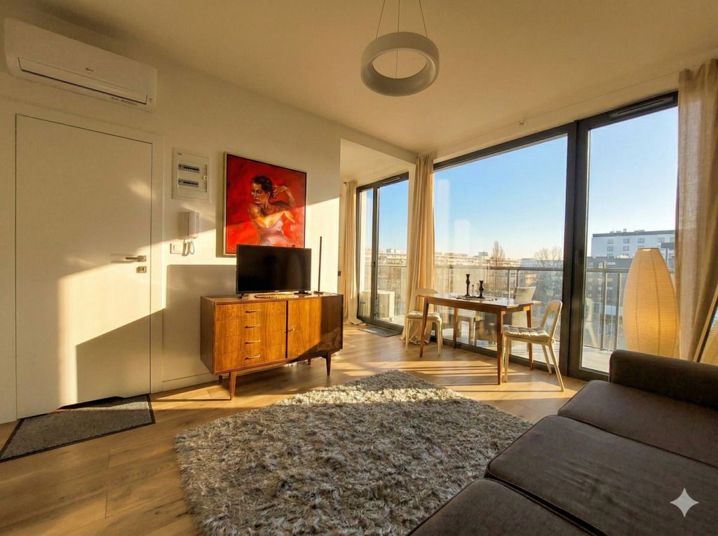 Zobacz>>>Słoneczna kawalerka z balkonem