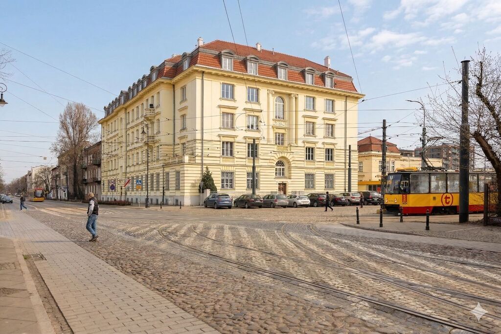 Koneser 3,3 m wysokości  Piwnica-9 m2  Tramwaje