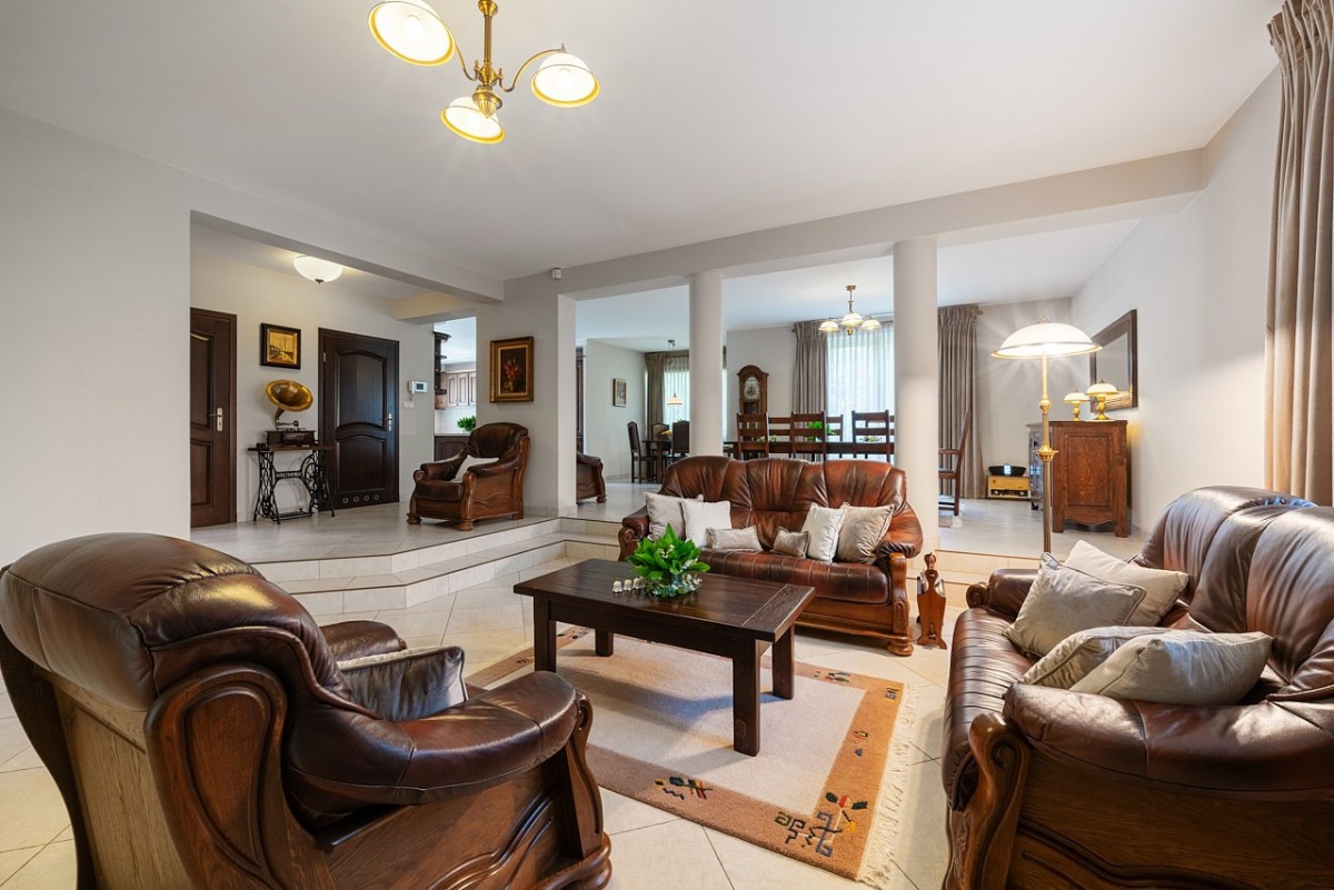 Wysoki standard / piękny ogród/ Park Krajobrazowy