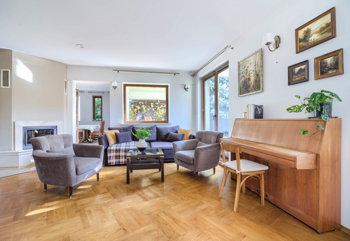 Willa Miejska: fotowoltaika, rekuperator, 6 pokoi.