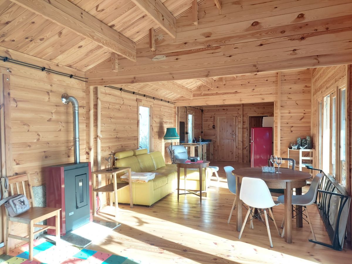 Klimatyczna działka z dużym domkiem