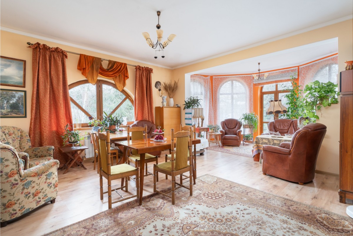 Bielany – wygodny dom – na sprzedaż