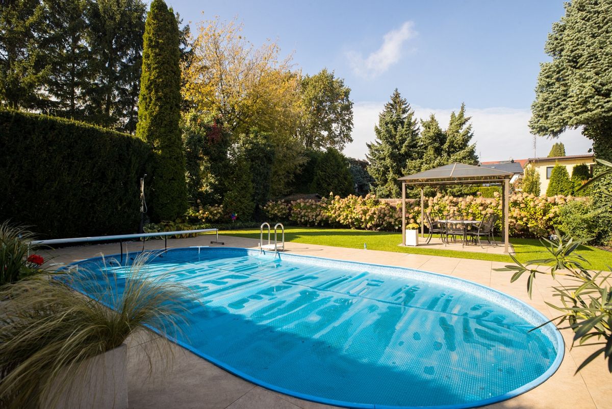 Willa z basenem /Technologia/niskie koszty