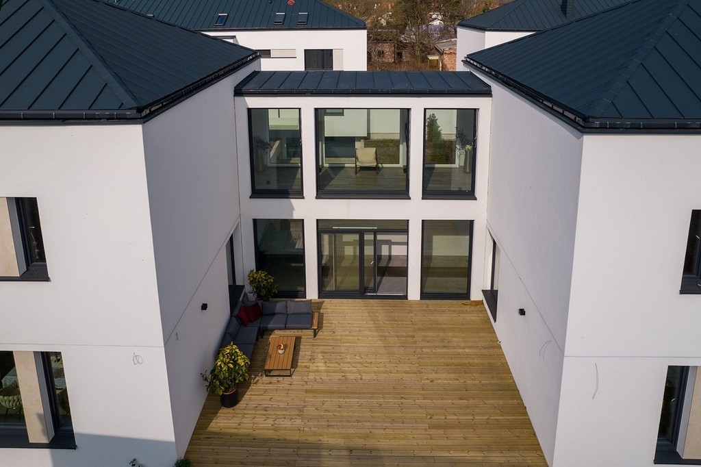 Jedna nieruchomość( 2 domy) wiele możliwości.