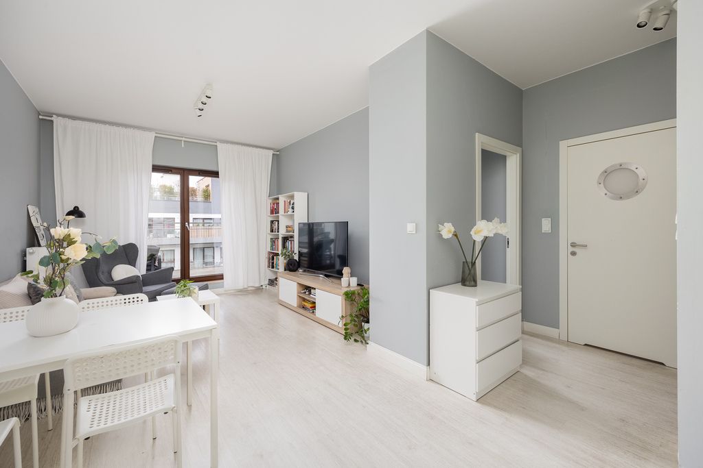 Duży balkon  Komórka  Msc parkingowe  ROBYG