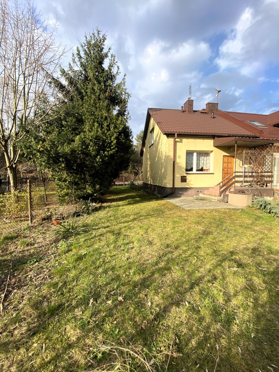 Dom w zabudowie bliźniazej z działką 870m