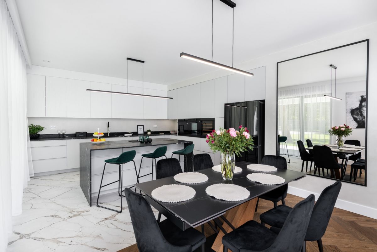 Smart home w otoczeniu lasu Józefów